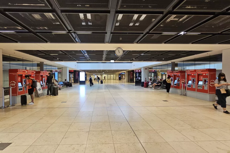Biglietti del treno prima di entrare nel binario