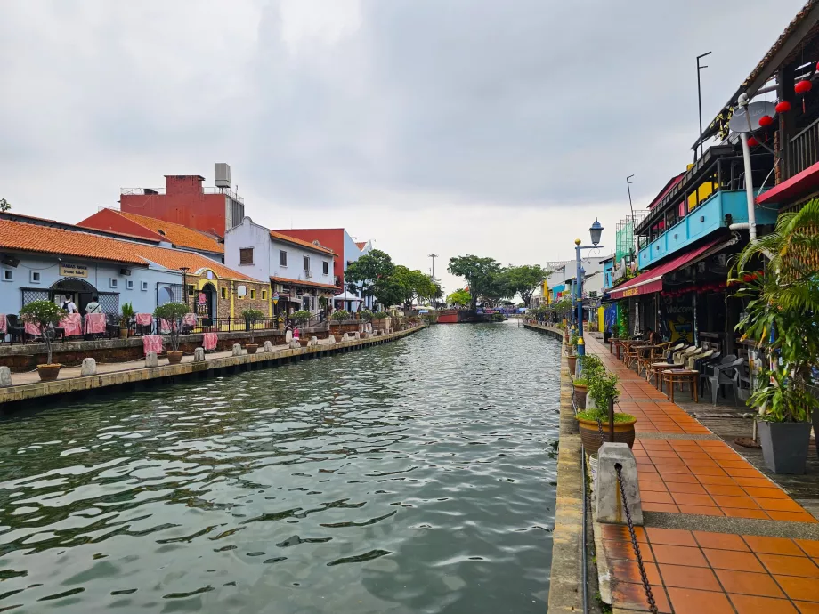 Passeggiata sul fiume Melaka