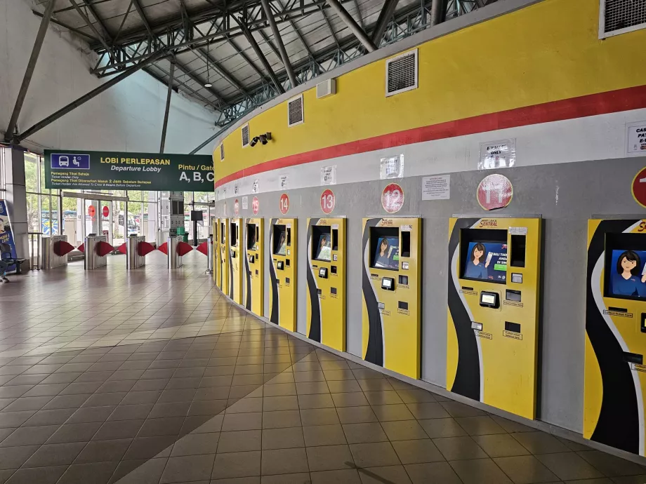 Distributori automatici di biglietti, stazione degli autobus