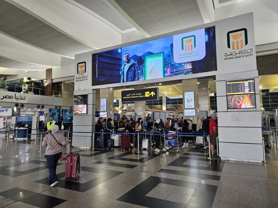 Controllo di sicurezza prima di entrare nel terminal