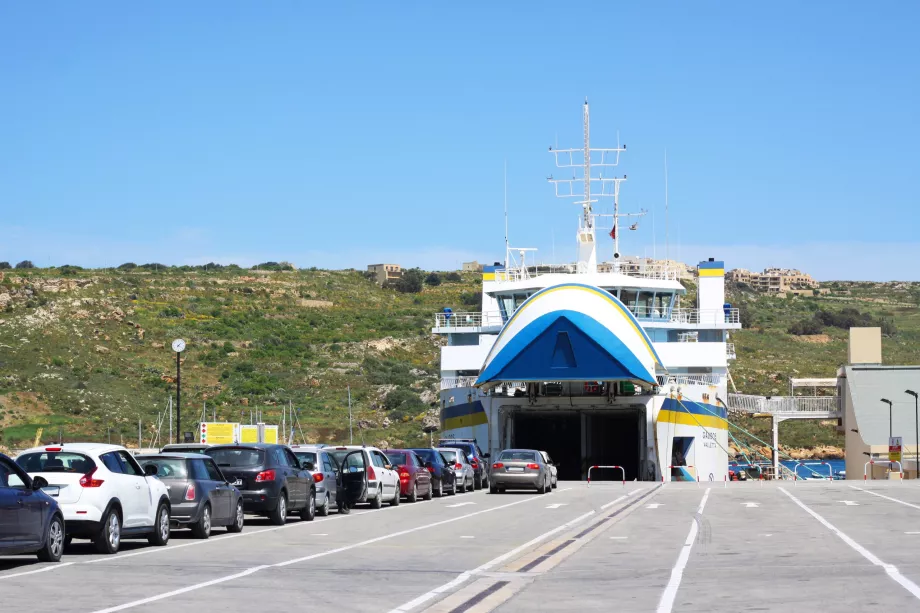 Traghetto per auto a Gozo