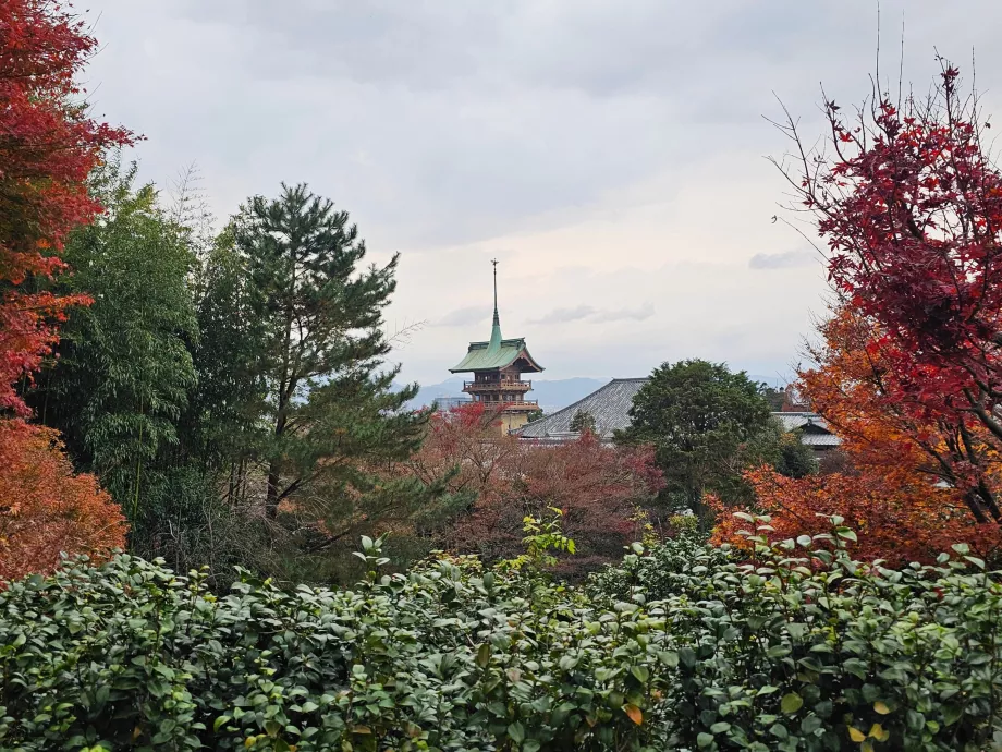 Vista dal giardino del Tempio di Kodai-ji
