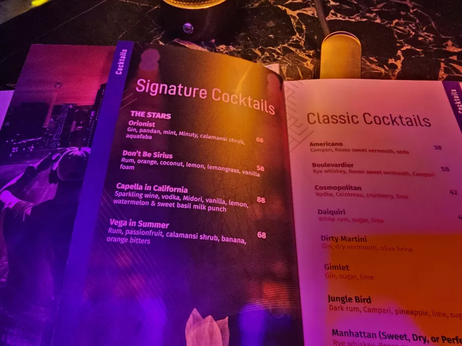 Cocktail d'autore nel bar dell'hotel