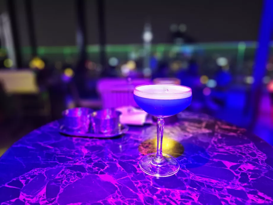 Cocktail nel bar dell'hotel