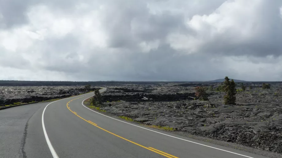 Strada attraverso i campi di lava