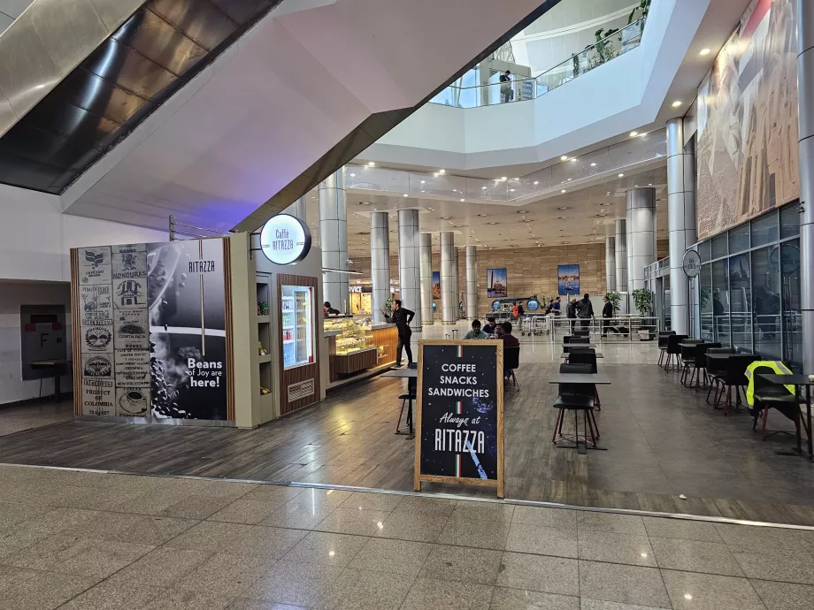 Caffè nell'area pubblica del Terminal 3, Arrivi