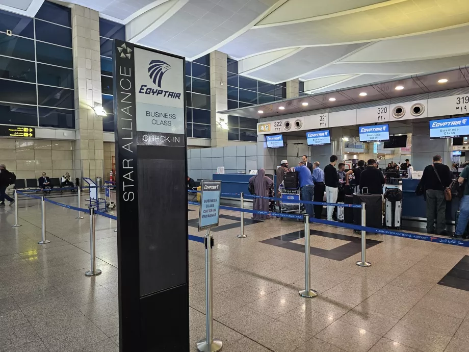 Check-in separato per i passeggeri di classe business all'aeroporto del Cairo