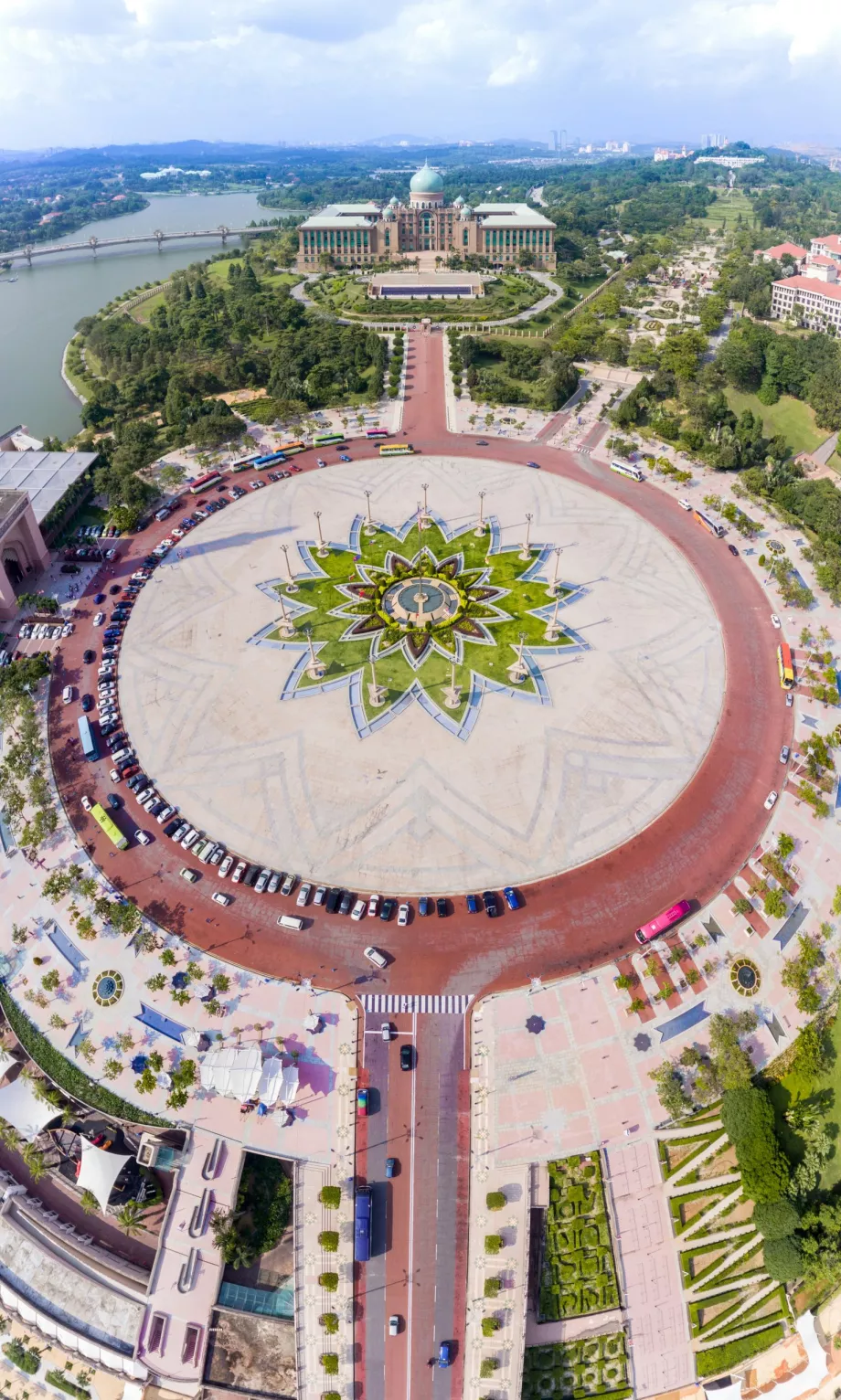 Piazza Putra