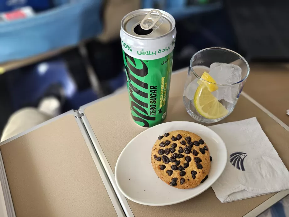 Primo spuntino subito dopo il decollo