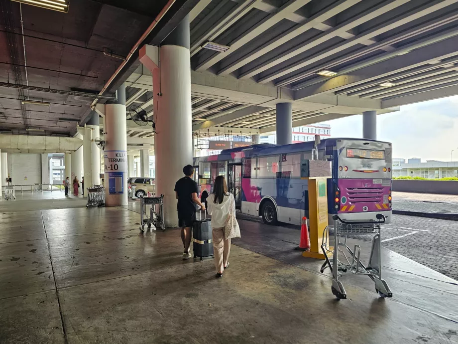 Fermata del bus navetta al Terminal 2