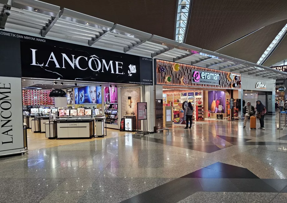 Negozi nell'area pubblica del Terminal 1