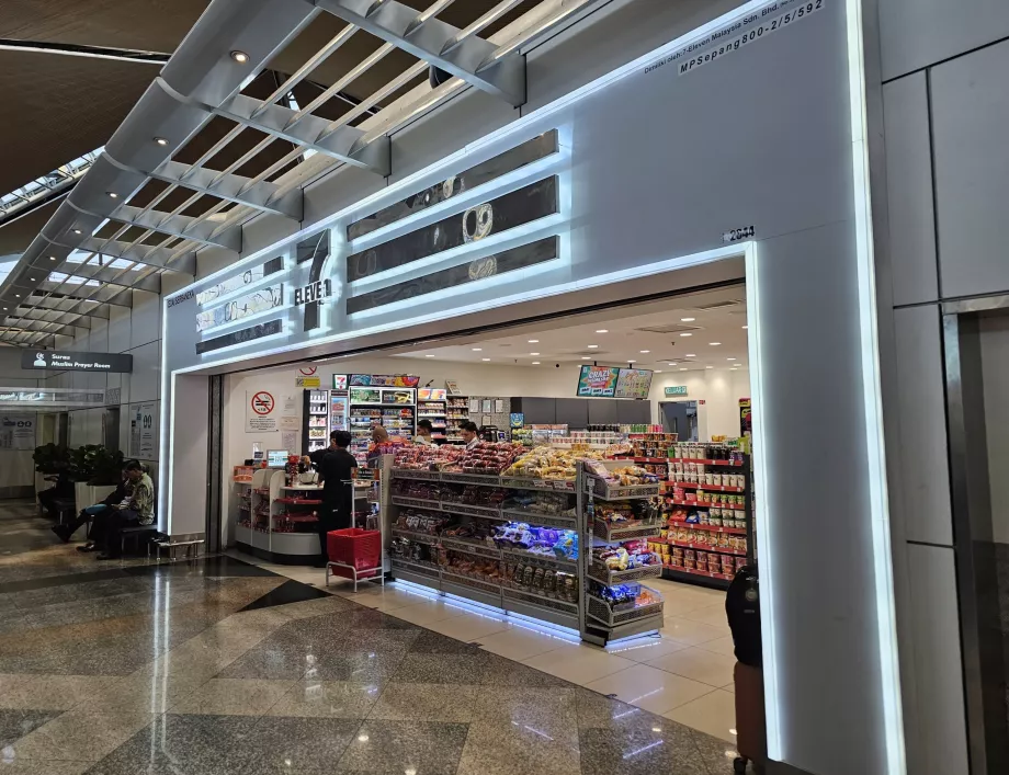 7-Eleven, Terminal 1, area pubblica