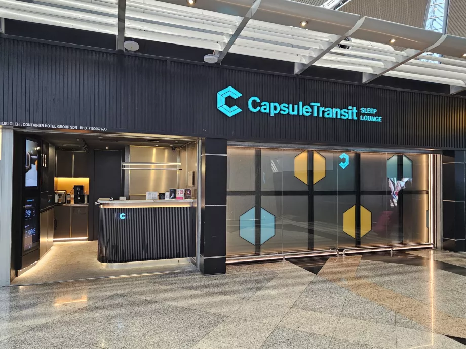 Albergo a capsule, area pubblica, terminal 1