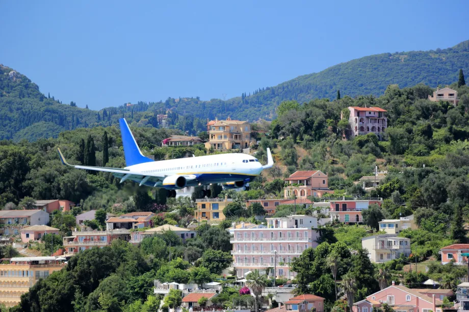 Avvicinamento all'aeroporto di Corfù