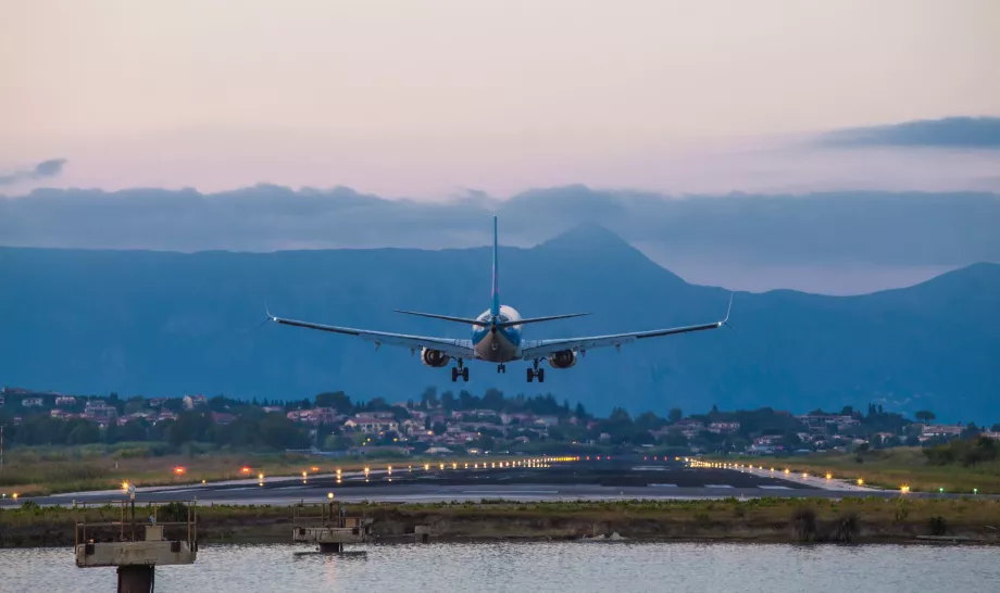 Atterraggio all'aeroporto di Corfù