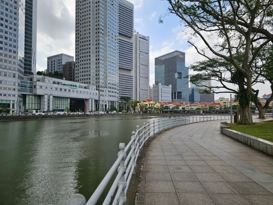 Passeggiata lungo il fiume Singapore