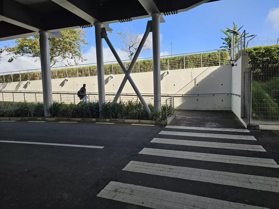 La strada per la fermata dell'autobus