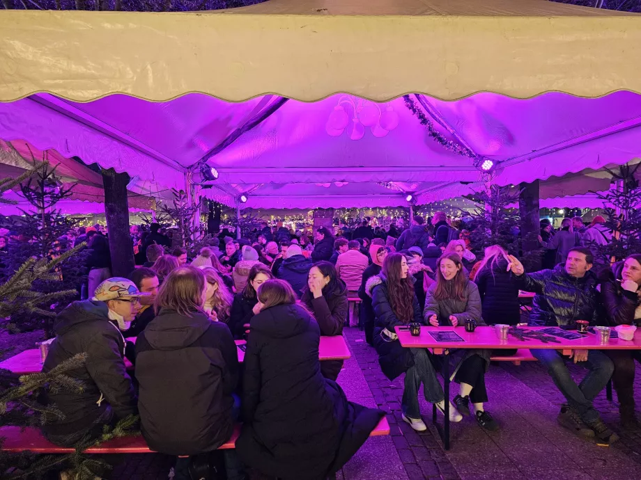 Weihnachtsmarkt Weiße-Lilie-Brunnen