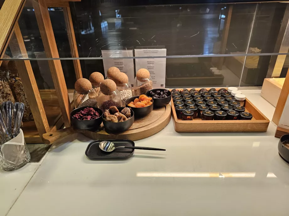 Buffet - marmellate e frutta secca