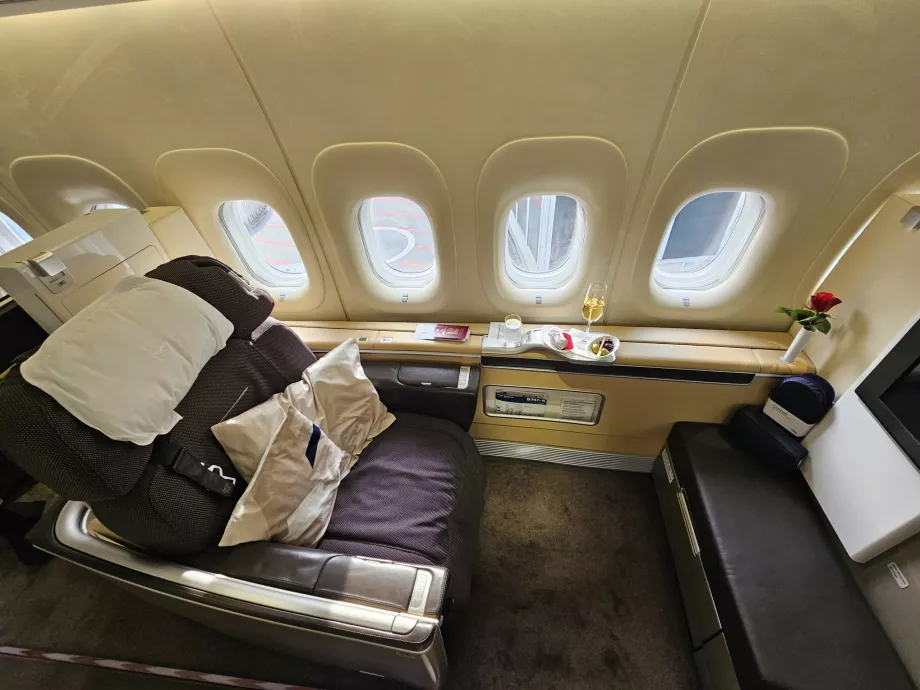 Sedile di prima classe con 2 cuscini