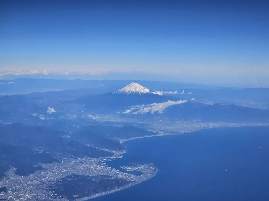 Vista del Monte Fuji in avvicinamento all'aeroporto di Haneda (volo FRA-HND)
