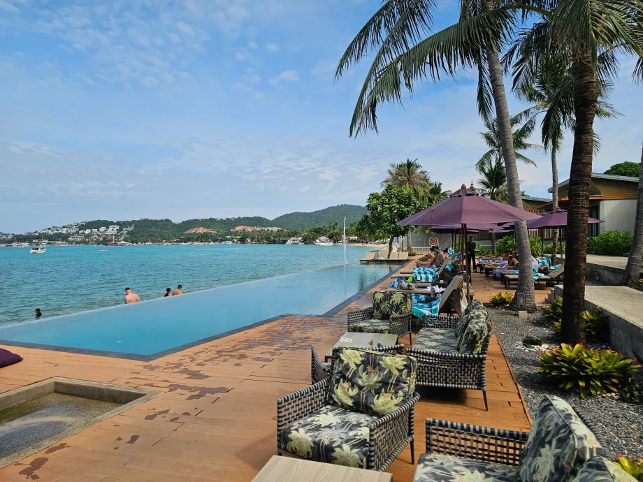 Club Tropicana sulla spiaggia di Bangrak