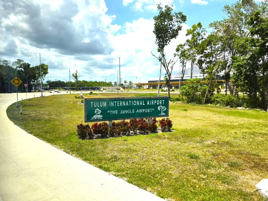 Ingresso all'aeroporto di Tulum
