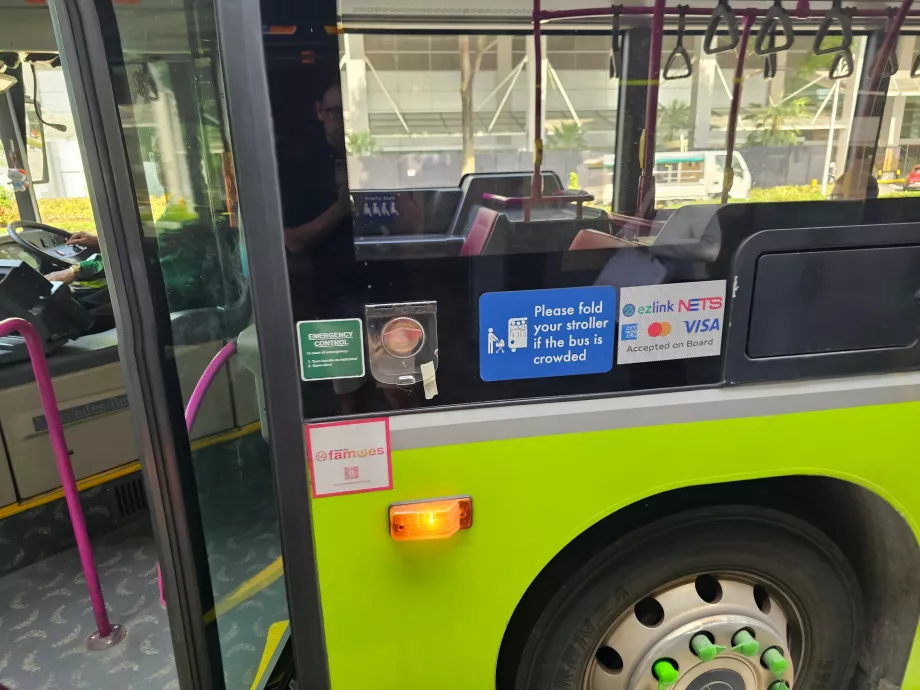 Pagamento con carta sull'autobus