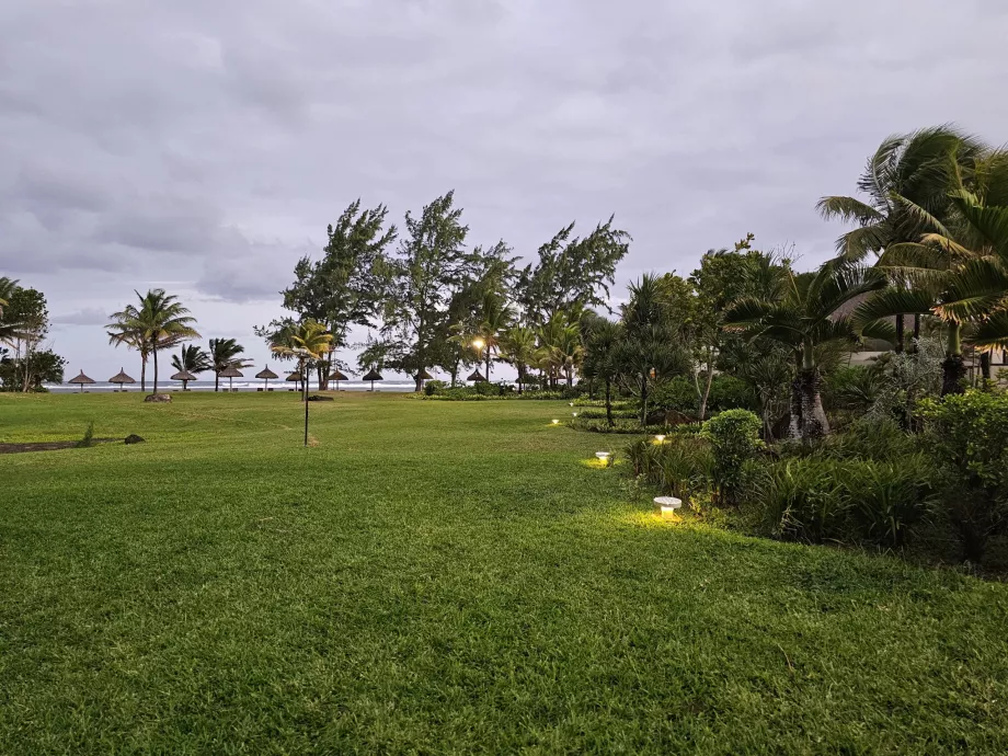 Parco tra le camere e la spiaggia