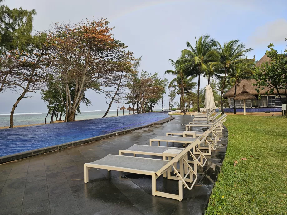 Sdraio a bordo piscina
