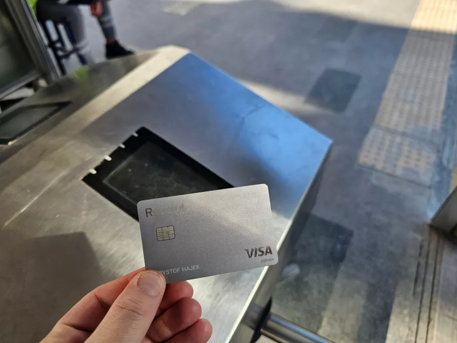 Pagare con la propria carta contactless per i tram