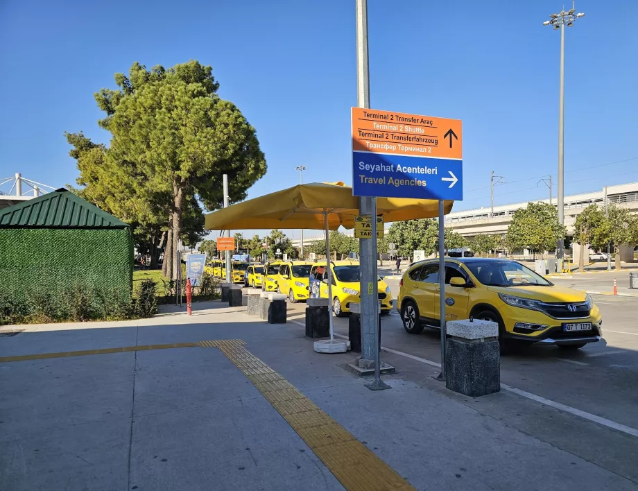 Fermata dei taxi, terminal nazionale 1