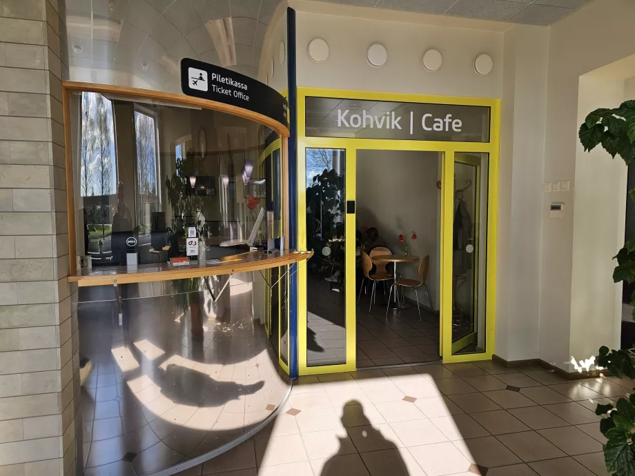 Caffè nella parte pubblica del terminal