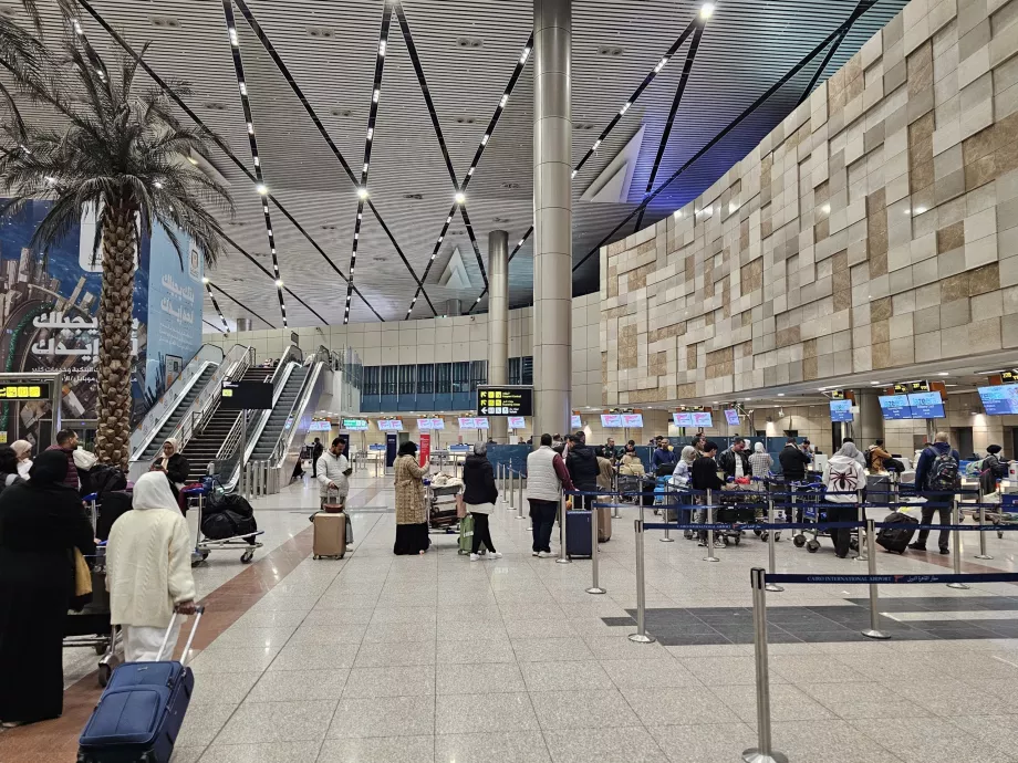 Banchi check-in Terminal 2