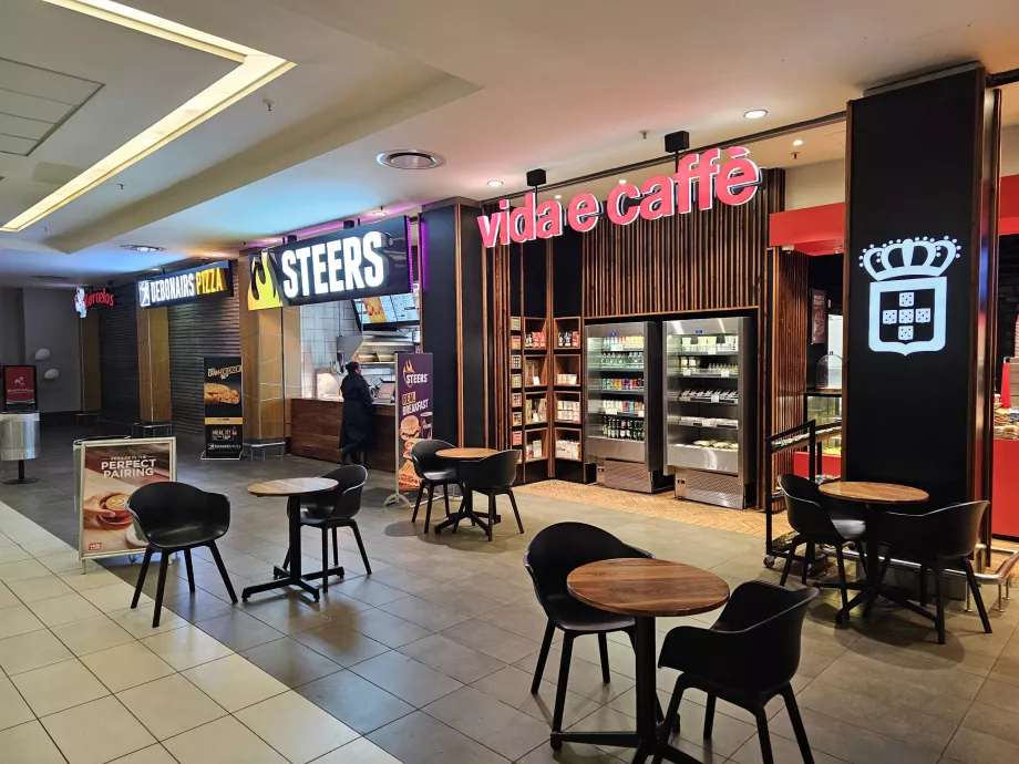 Caffè nella sala arrivi e nell'area pubblica