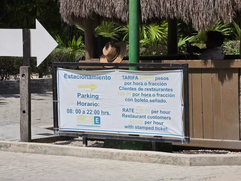 Parcheggio presso la baia di Akumal