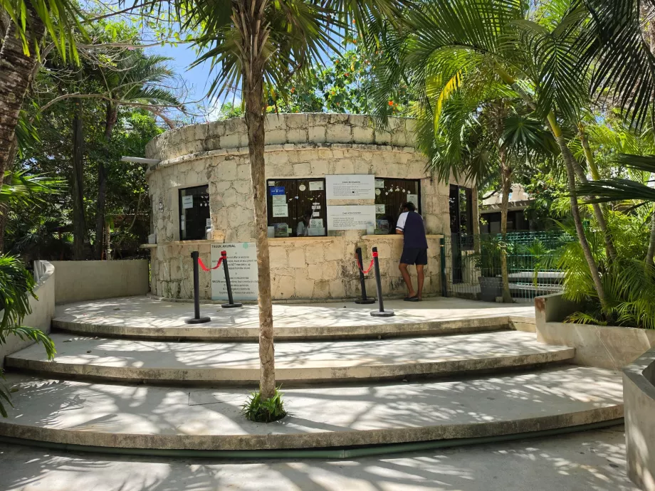 Biglietteria per la spiaggia di Akumal