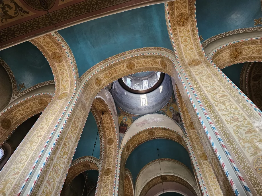Interno della Cattedrale Alexander Nevsky