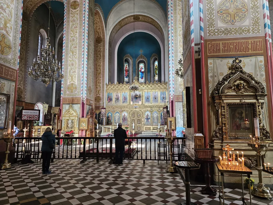 Interno della Cattedrale Alexander Nevsky