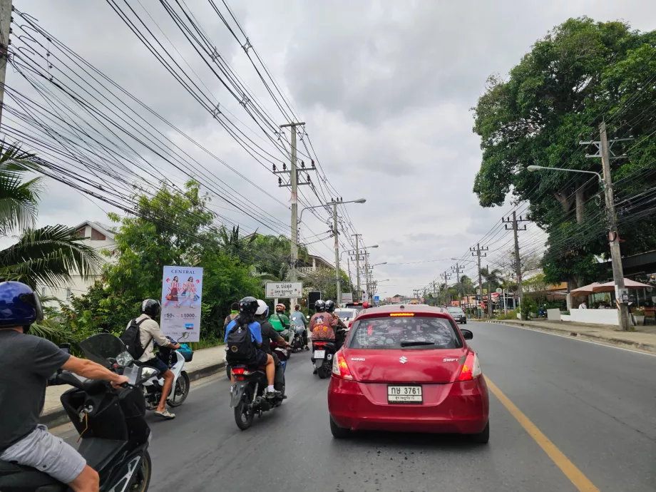 Traffico sulla strada principale intorno all'isola