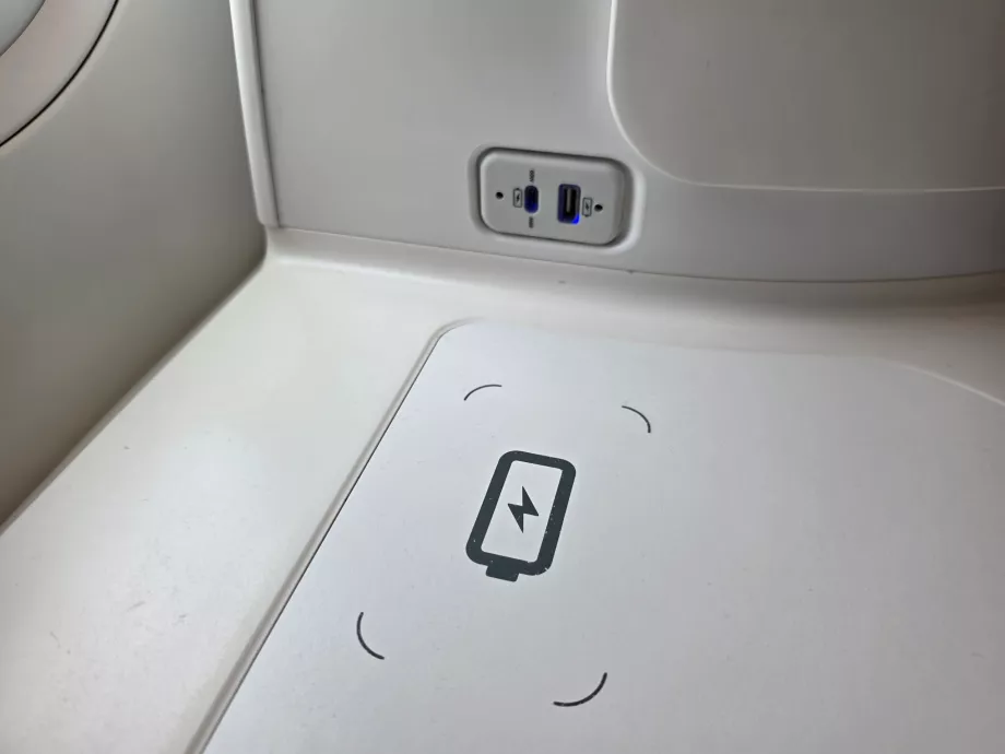 Ricarica wireless e porte USB