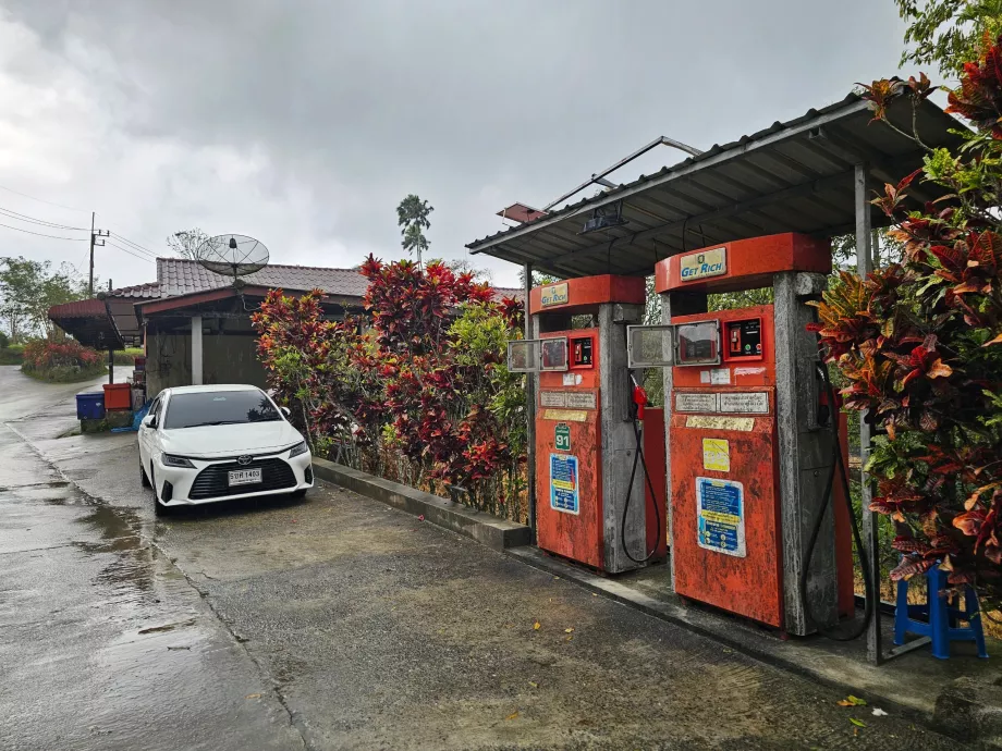 Piccola pompa di benzina