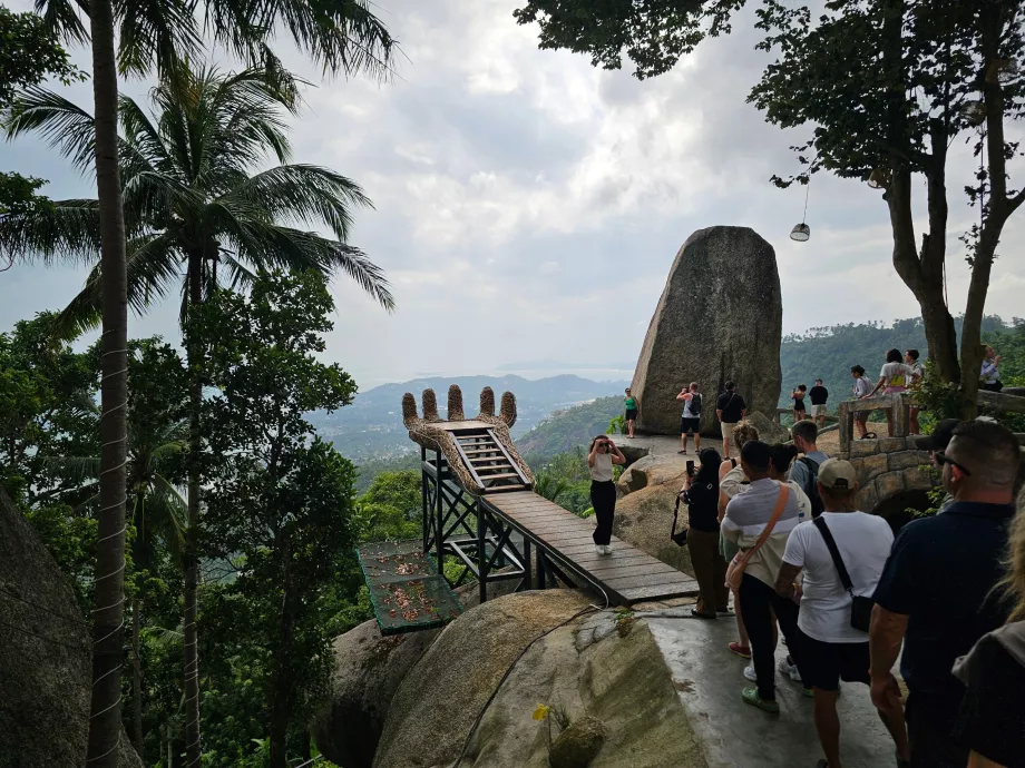 Sovrapposizione e coda per foto alla Pietra di Sovrapposizione 2