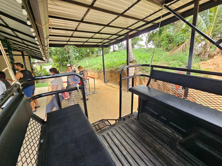 Trasporto jeep a Overlap Stone 2