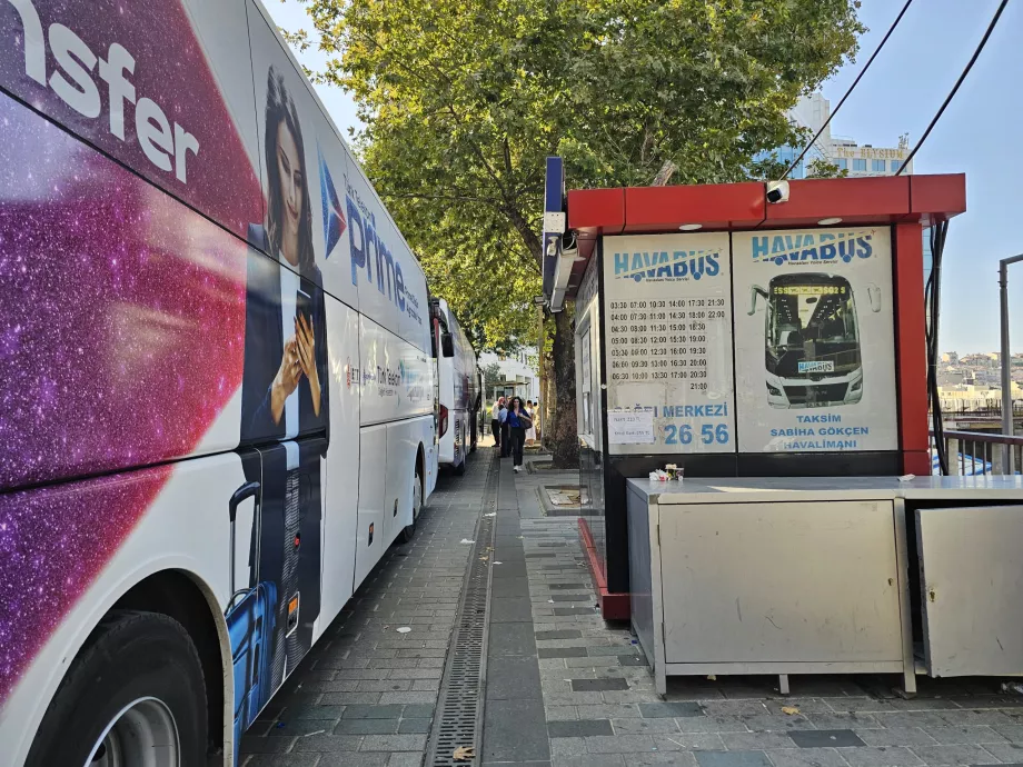 Fermata dell'autobus a Piazza Taksim