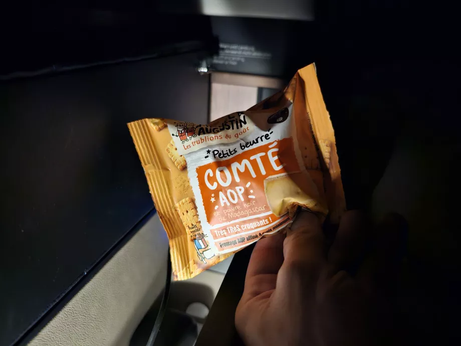 Spuntino a metà volo mentre si va alla toilette