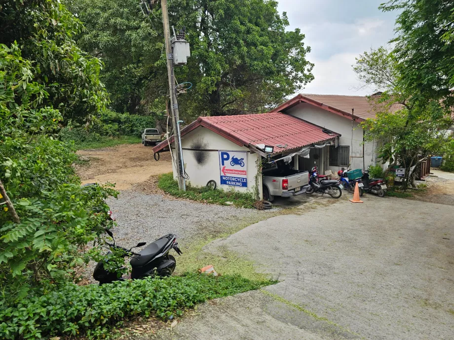 Spiaggia Coral Cove, parcheggio per scooter