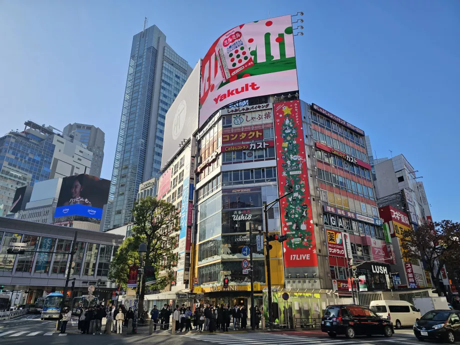 Striscioni pubblicitari all'incrocio di Shibuya