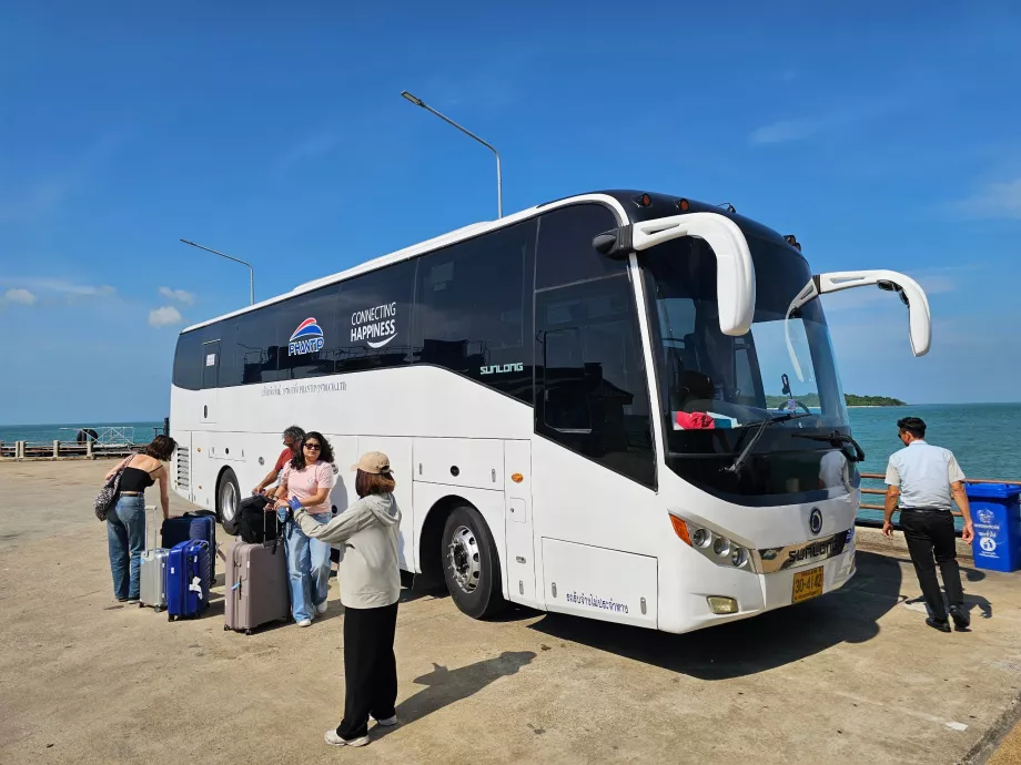 Autobus dall'aeroporto di Surat Thani al porto di Donsak