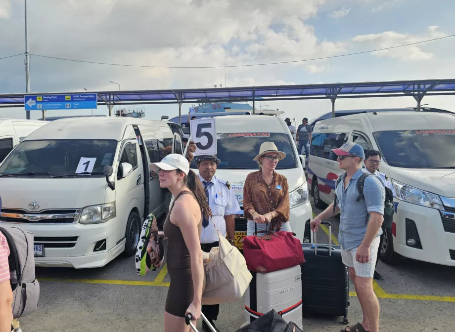 Minivan al molo di Nathon